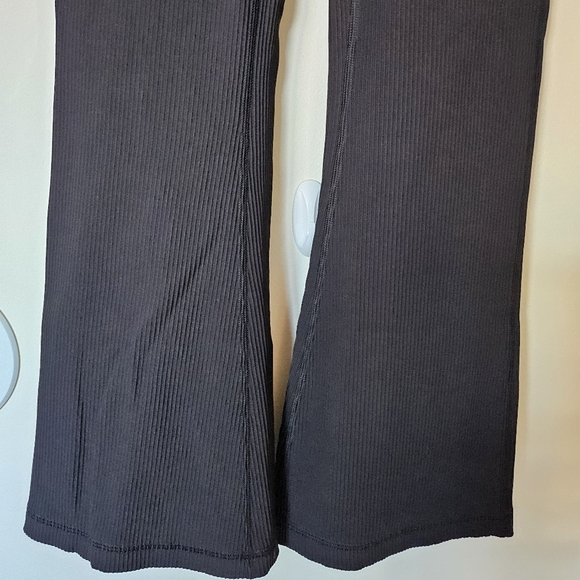 EUC Athleta Elation Rib Crop Flare Sz Small Petite Black - Picture 5 of 15